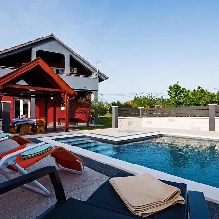 Szálloda Luxurious In Opot With Pool