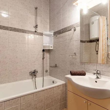 Luxurious In Opot With Pool Szálloda 4*