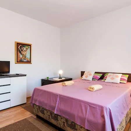Luxurious In Opot With Pool Szálloda 4*