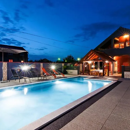 Luxurious In Opot With Pool 4*